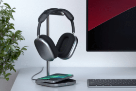 Satechi 2 in 1 headphone stand on desk
