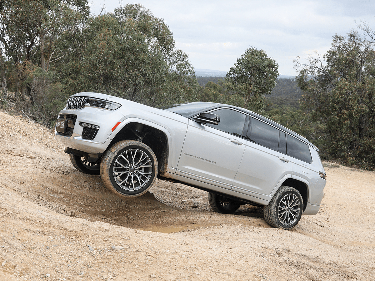 Jeep grand cherokee l lifting wheels