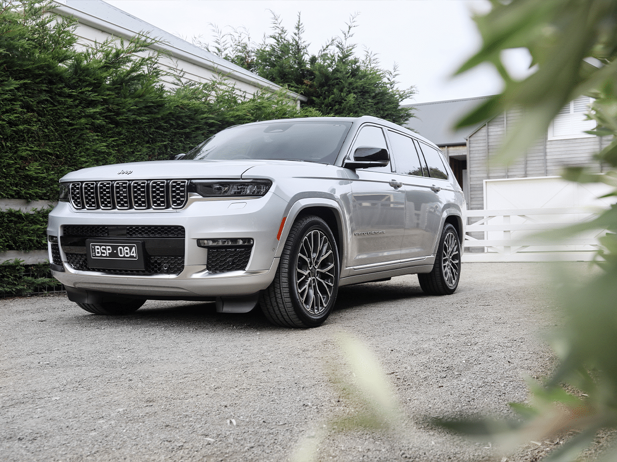 Jeep grand cherokee l on street