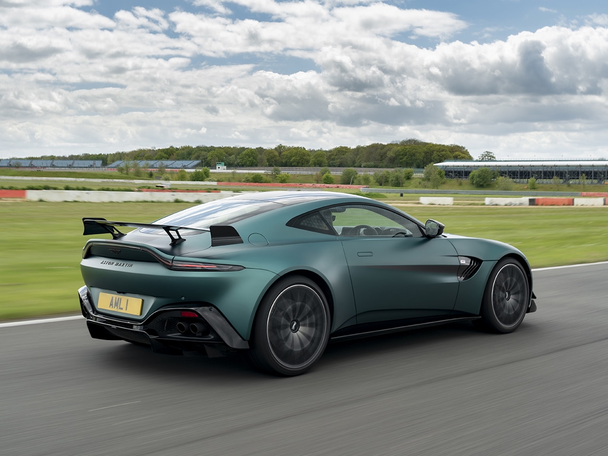 Aston martin vantage f1 edition 4