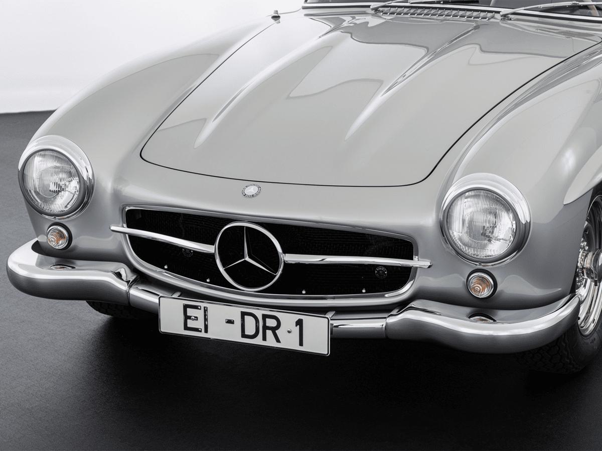 Brabus 300sl gullwing front end up close