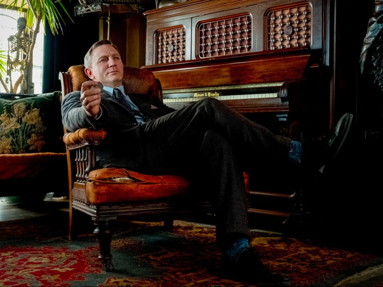 'Glass Onion" Everything You Need to Know About the 'Knives Out 'Sequel Man of Many