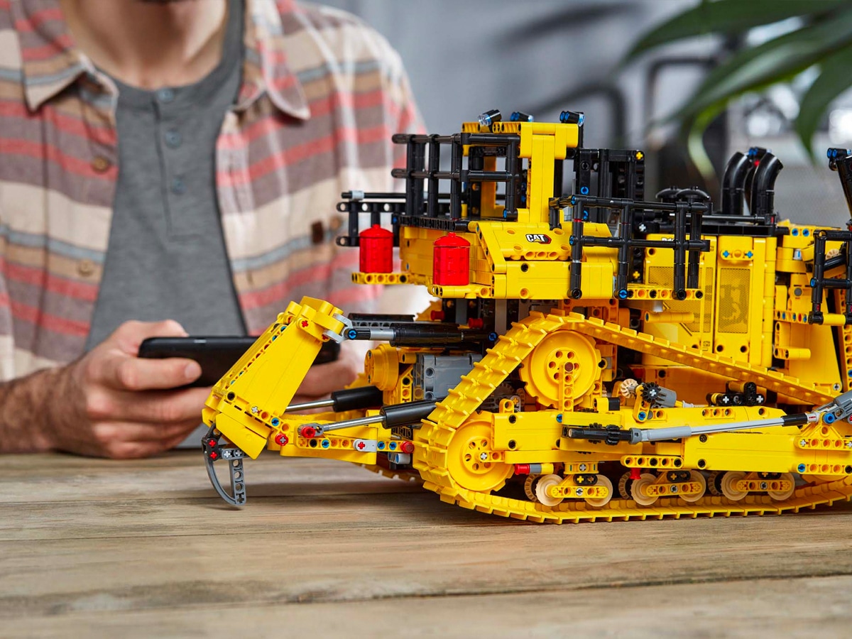 Lego app controlled cat d11 bulldozer 1