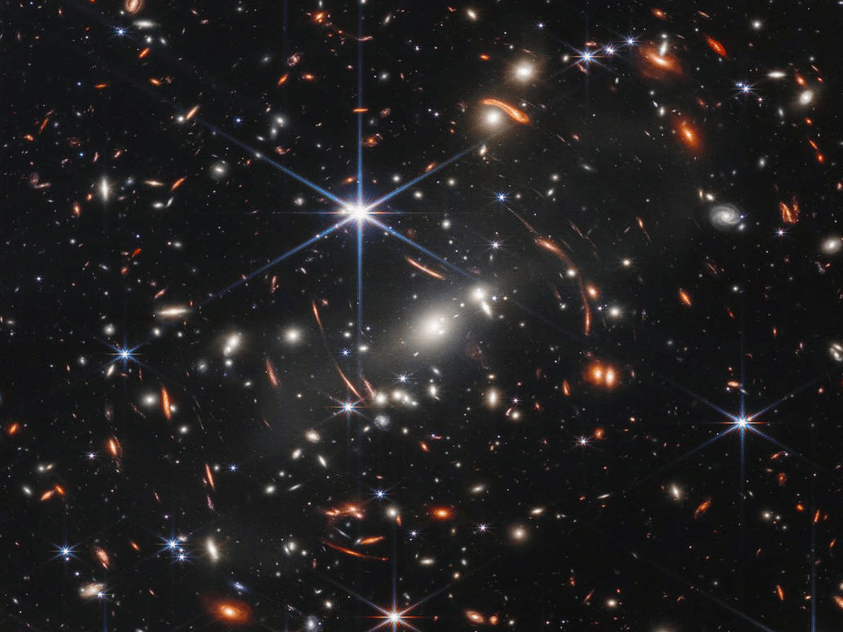 James Webb Telescope A massive cluster of galaxies