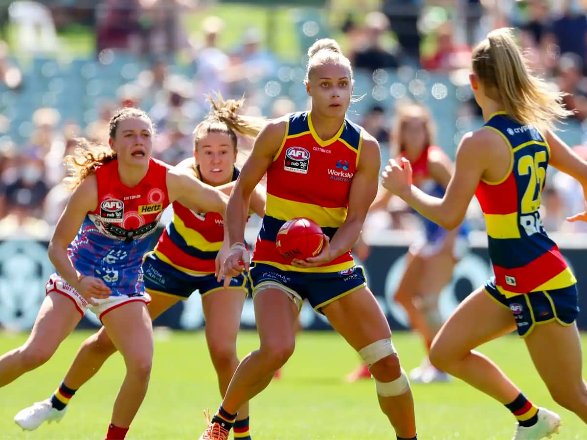 Erin phillips looks to handball during the 2022 aflw grand final on april 9 2022 picture afl photos