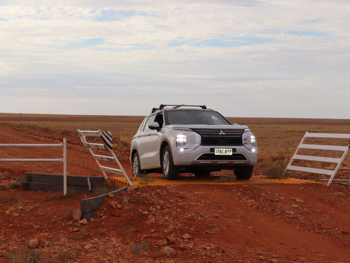 Mitsubishi outlander phev crossing cattle grid