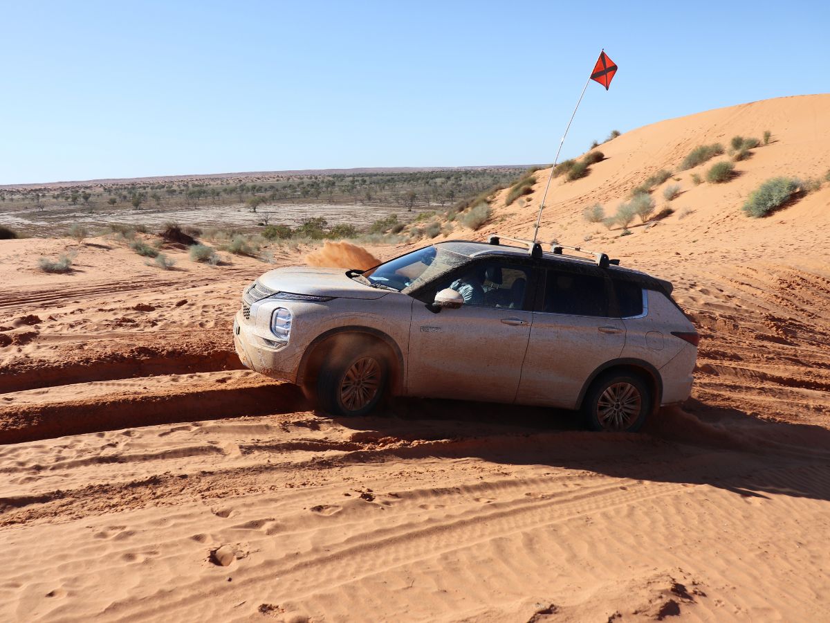 Mitsubishi outlander phev off road 2