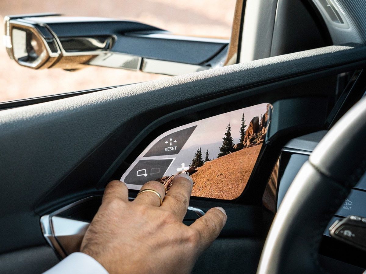 Audi e tron s virtual mirrors