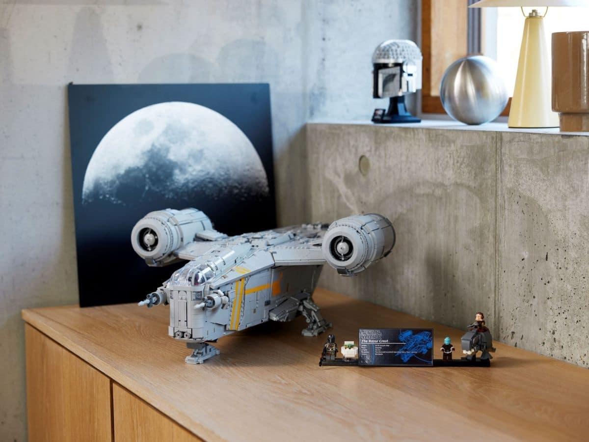 Lego ucs razor crest feature