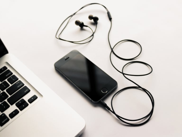 What is Heardle? How to Play the Viral Music Game Man of Many