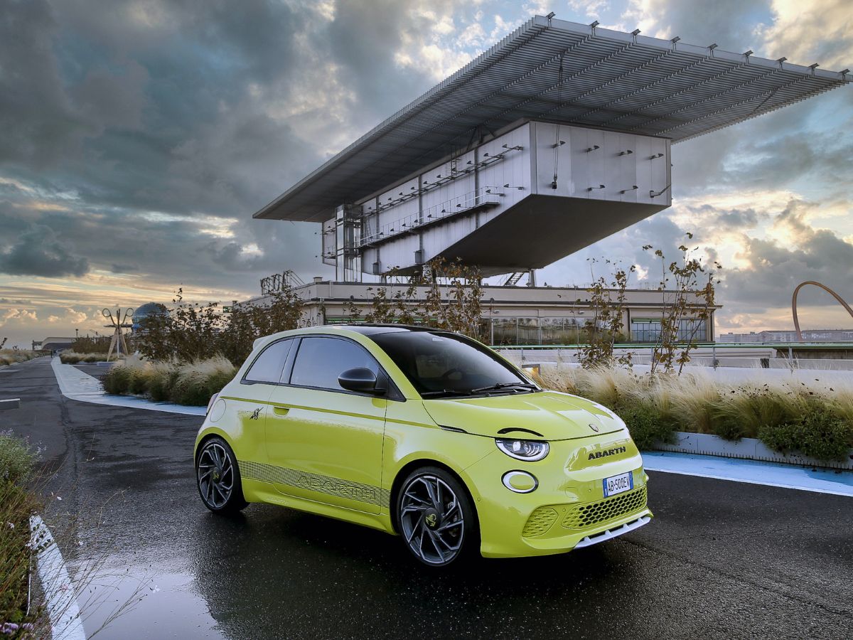 2023 abarth 500e side on