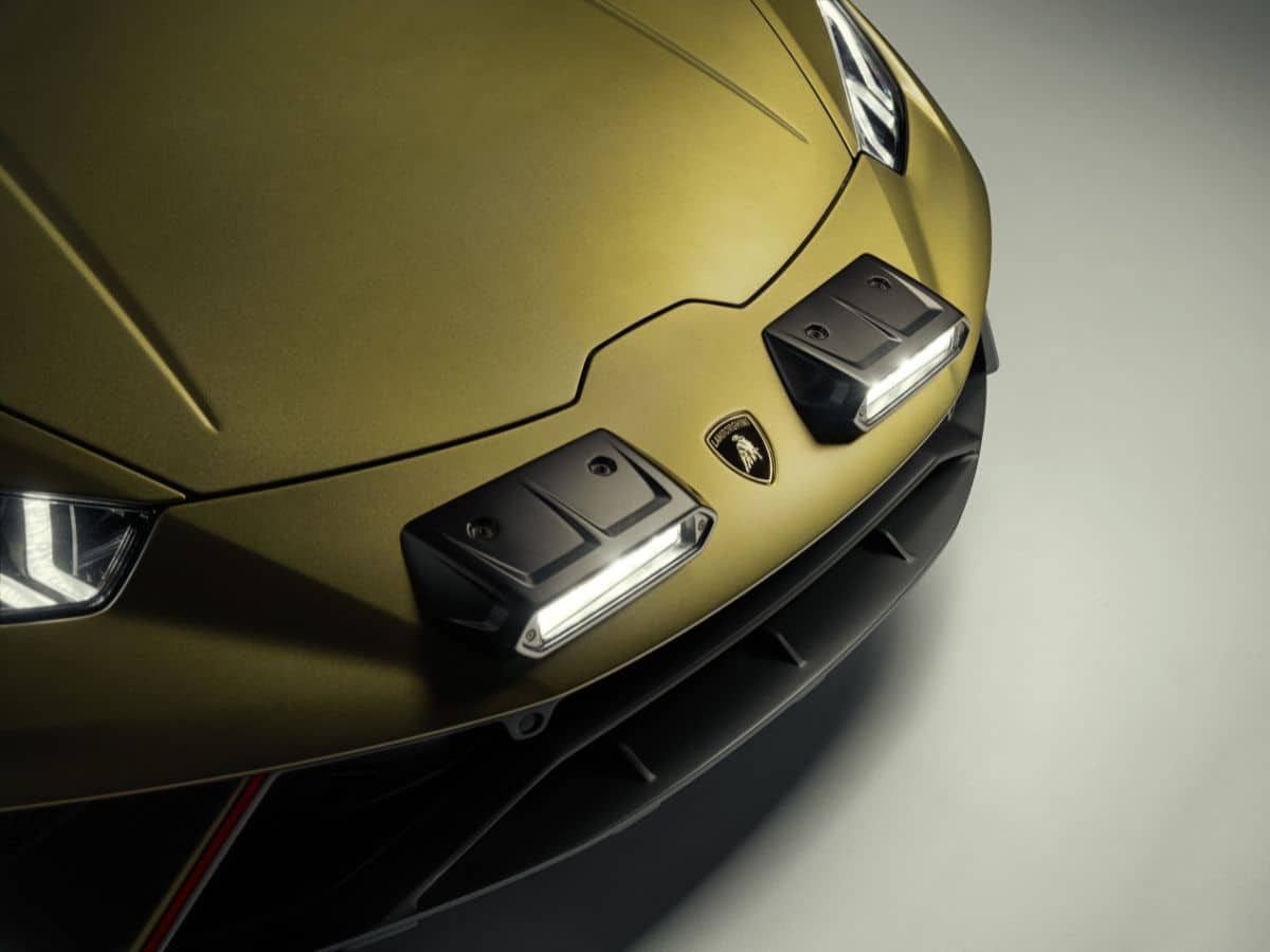 Lamborghini huracan sterrato front headlights