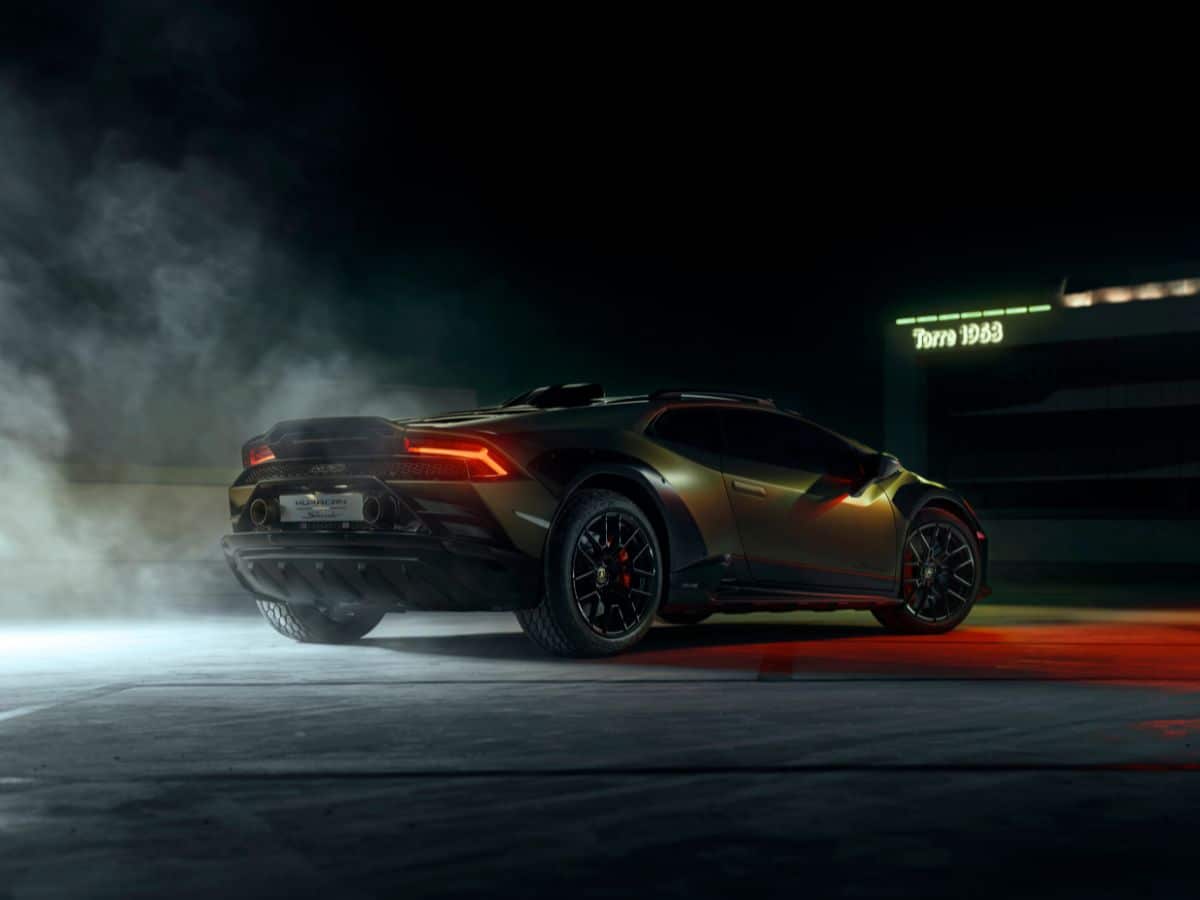 Lamborghini huracan sterrato rear end