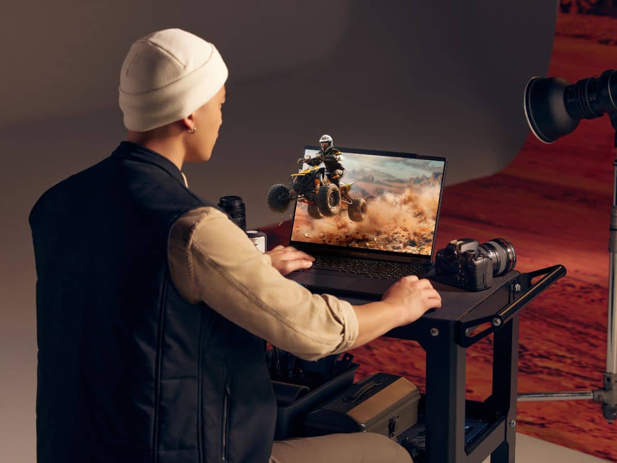 Asus proart studiobook 16 3d oled lifestyle image 1