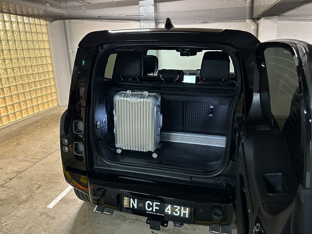 Land rover defender 90 bootspace