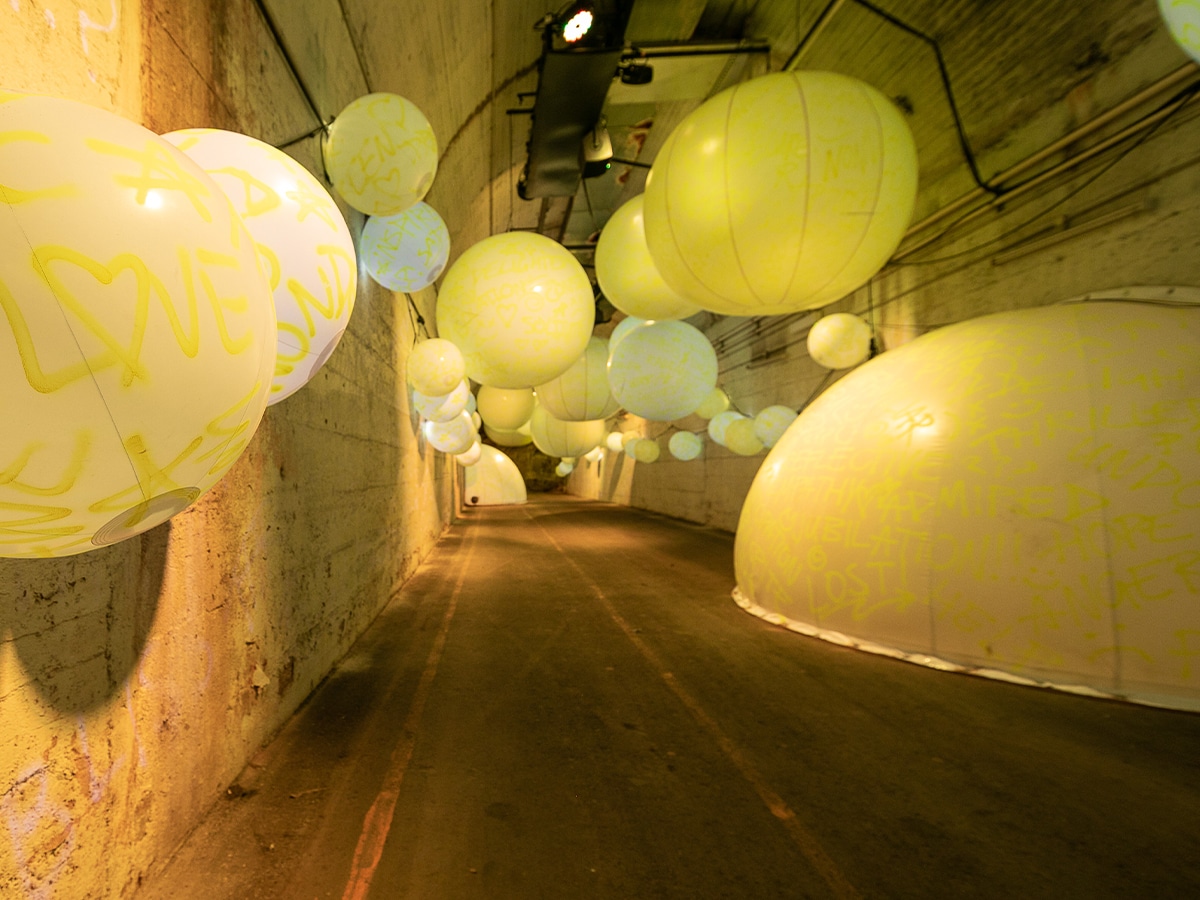 Dark spectrum vivid sydney 2023 big yellow bubbles