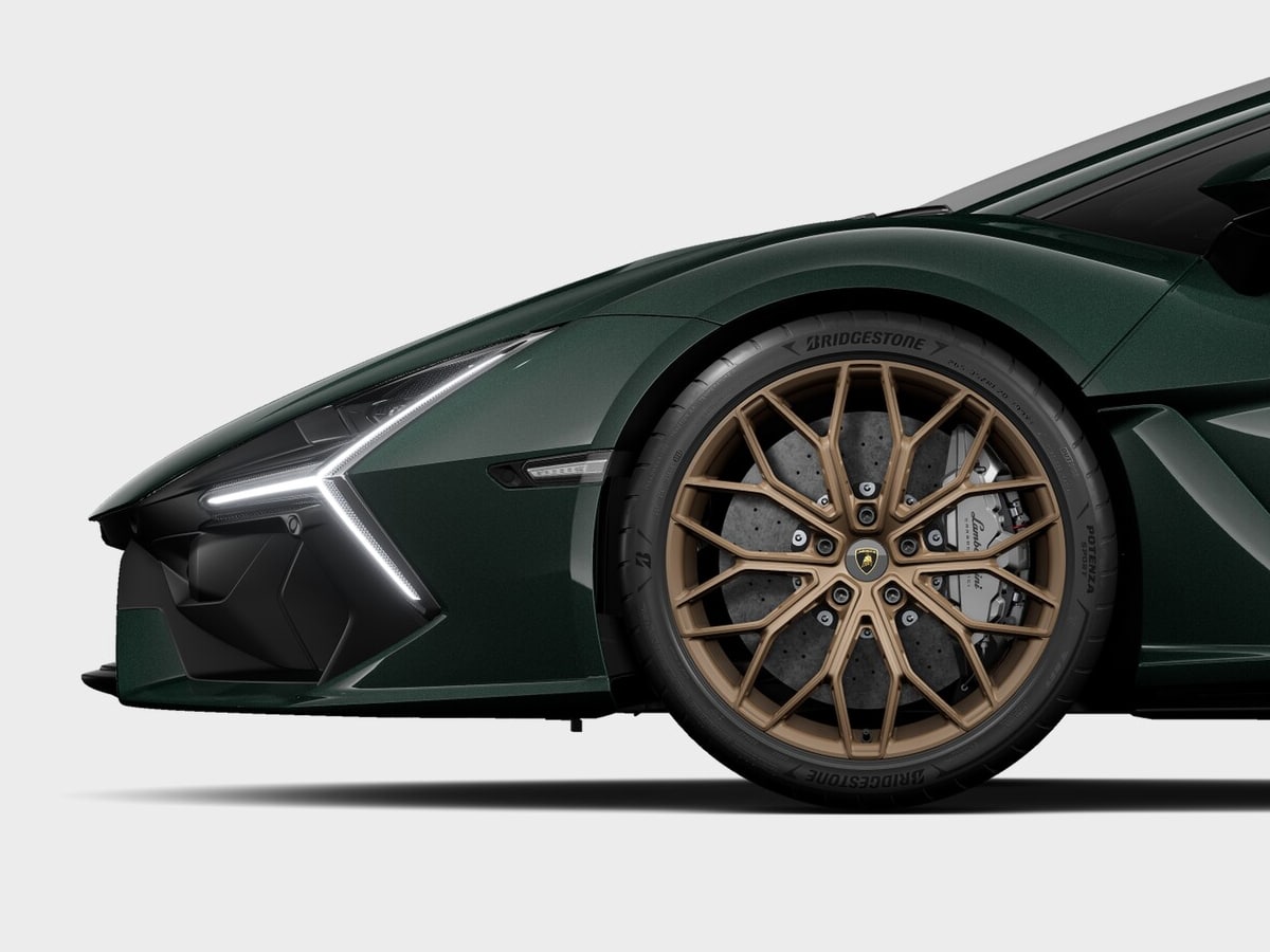 Lamborghini revuelto in verde hydra with bronze wheels