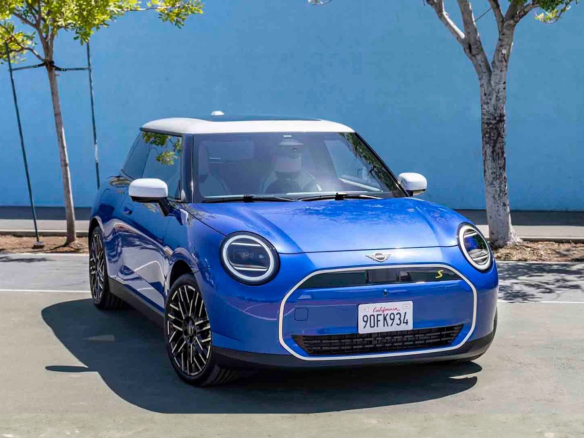 2024 Mini Cooper Electric Revealed, Cleaner Look Divides Purists Man