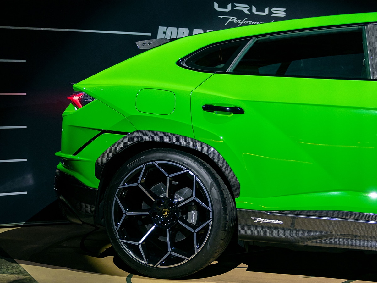 Lamborghini urus performante rear wheel