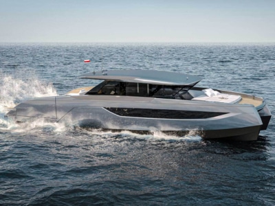 Sunreef 55 ULTIMA is a Luxury Catamaran With a Walk-Around Deck