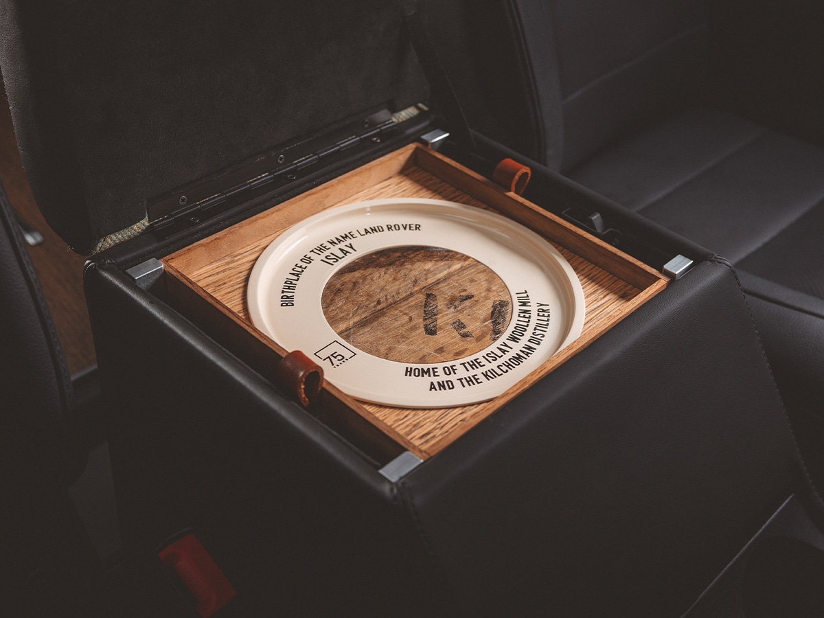 Land rover classic v8 islay edition centre compartment whisky