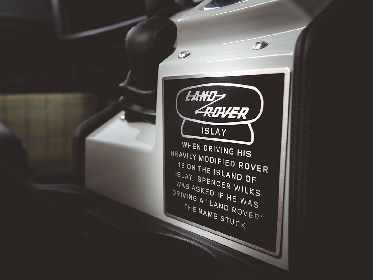 Land rover classic v8 islay edition plaque