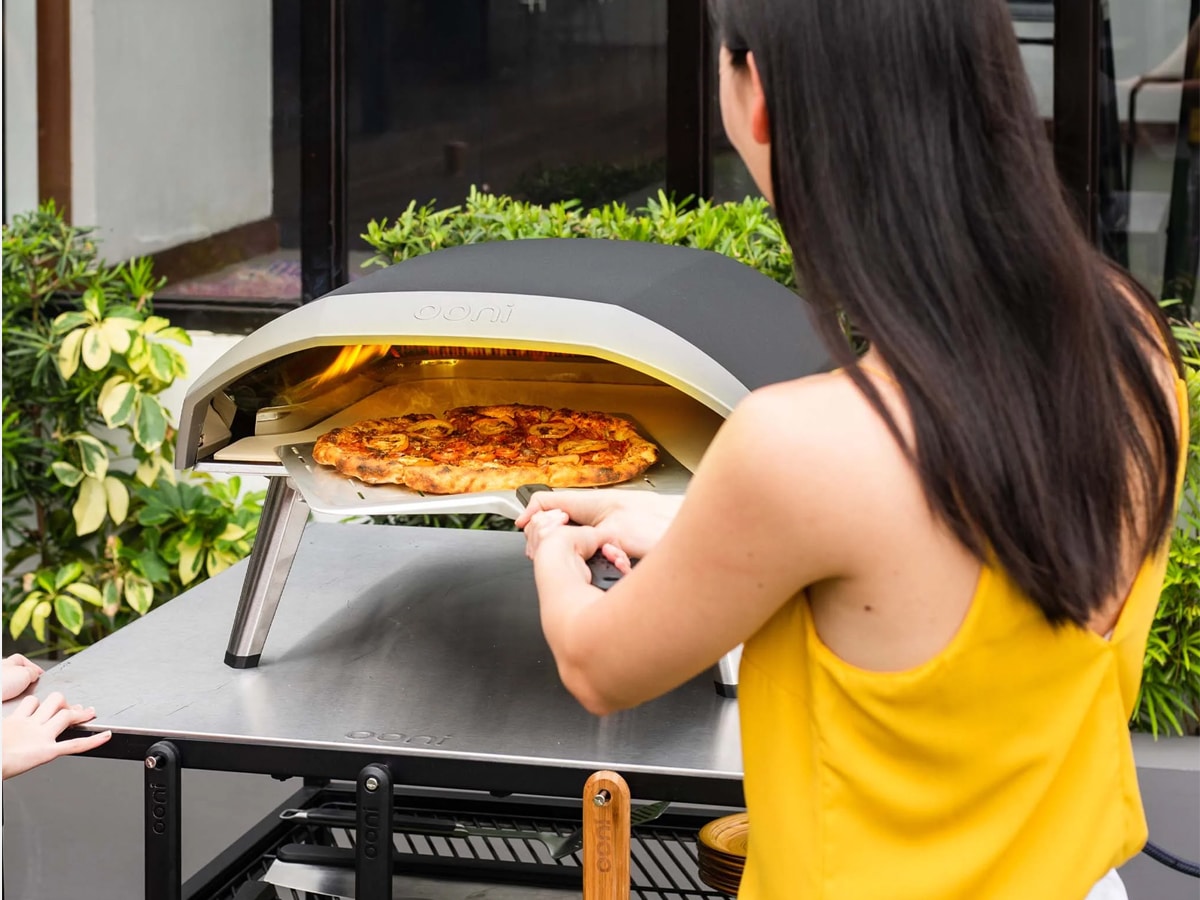 Ooni koda 16 gas powered pizza oven