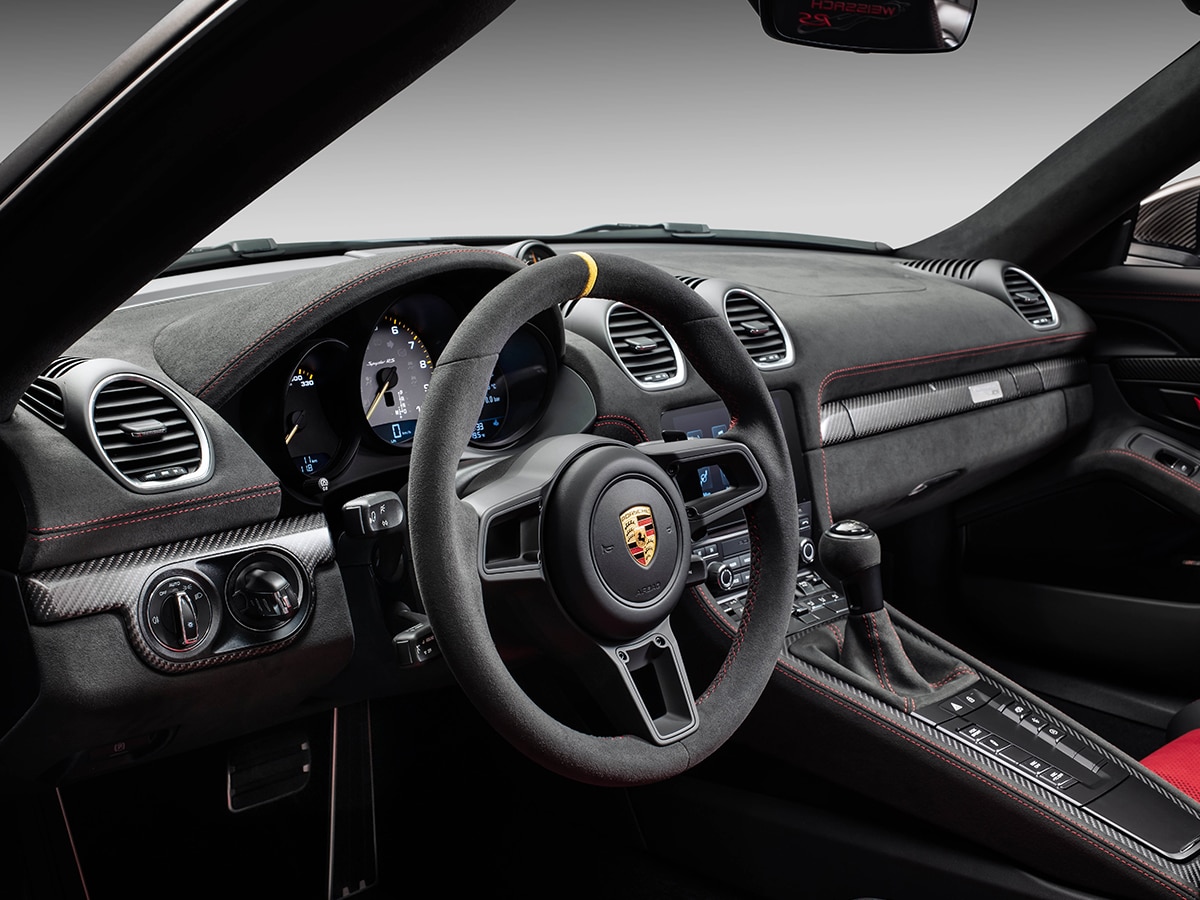 Porsche 718 spyder rs interior and dashboard
