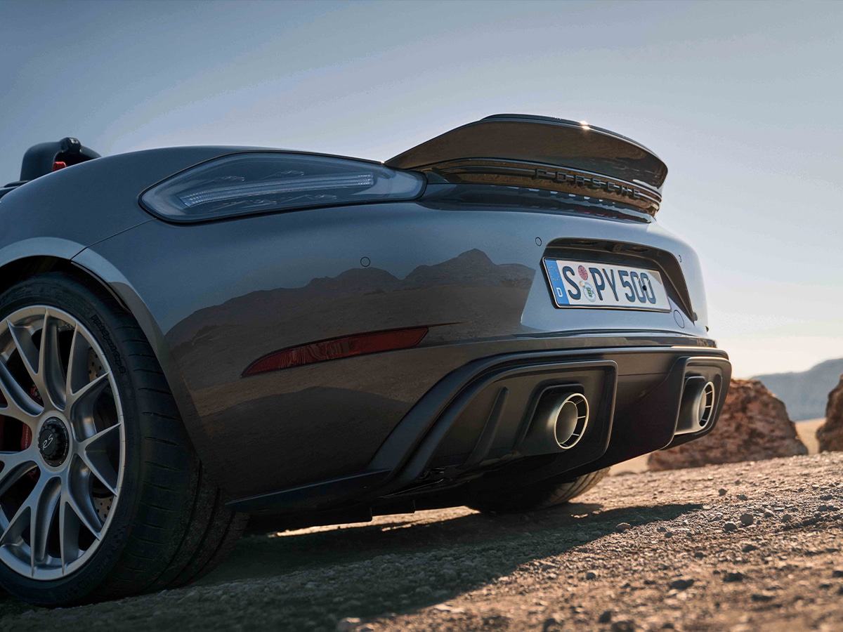 Porsche 718 spyder rs rear end with exhaust