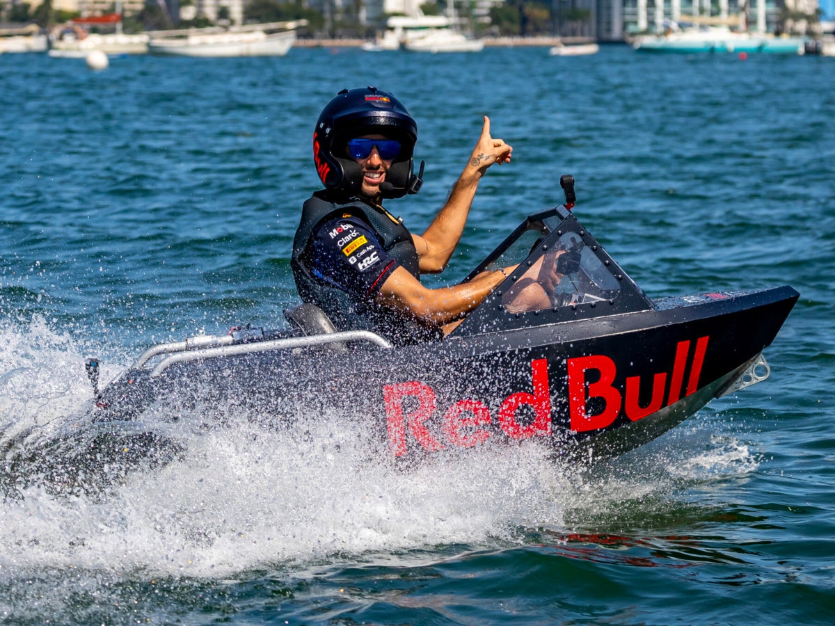 F1 Drivers Race Mini Jet Boats Daniel Ricciardo