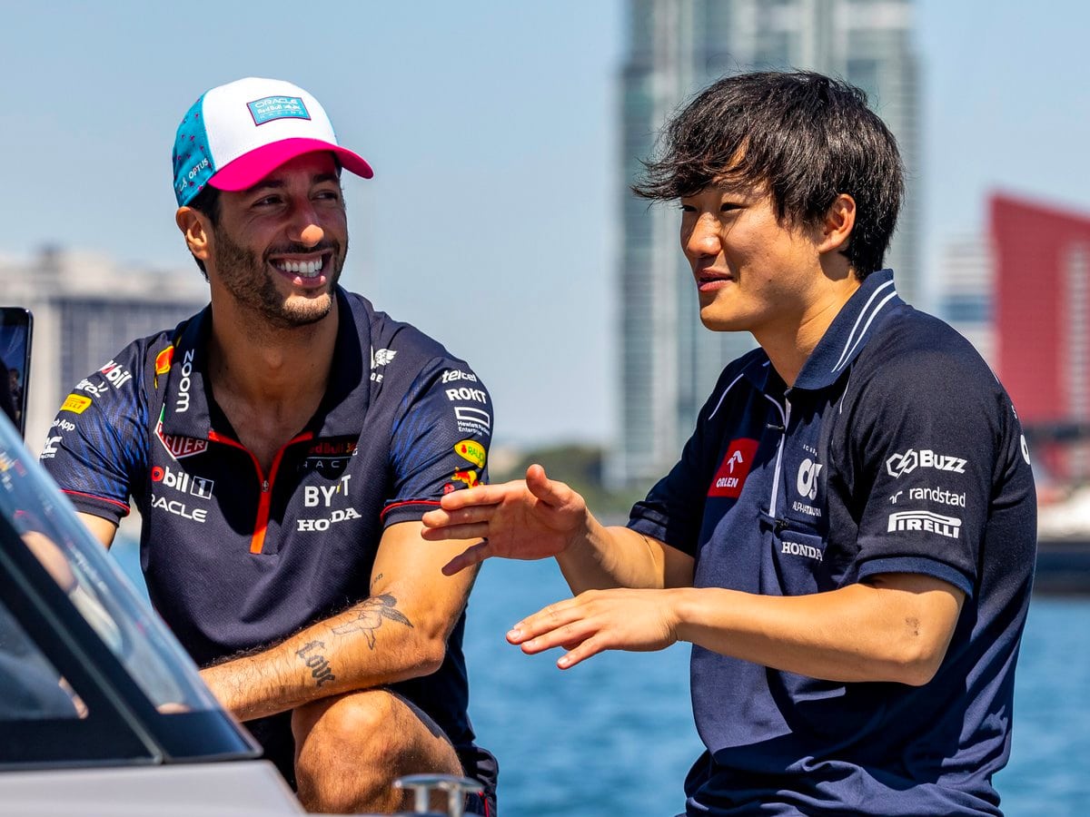 F1 Drivers Race Mini Jet Boats Daniel Ricciardo and Yuki Tsunoda