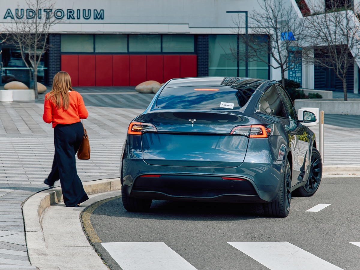 Uber rider ratings outside car