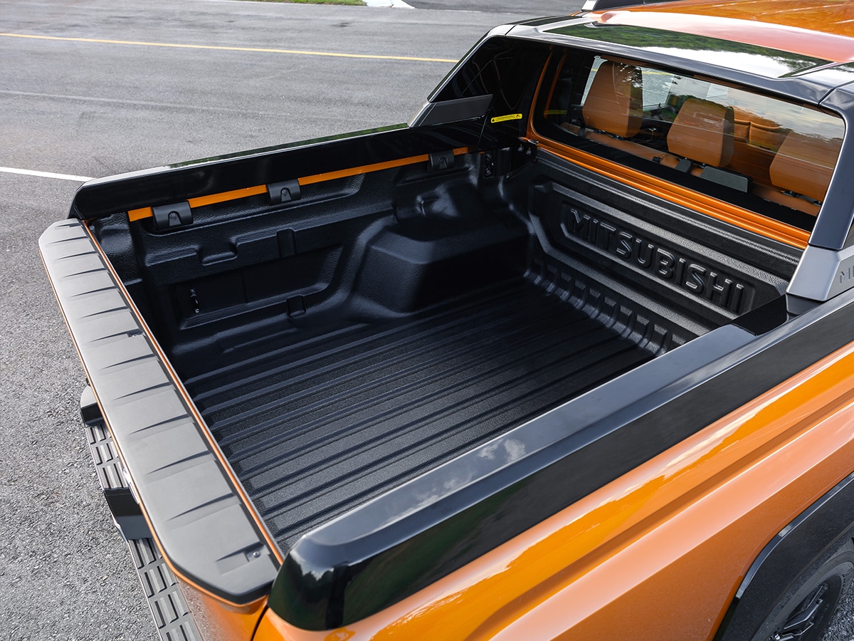 2024 mitsubishi triton tray size