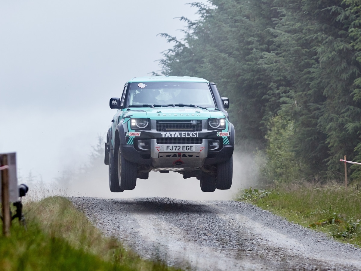 Bowler defender rally series jumping