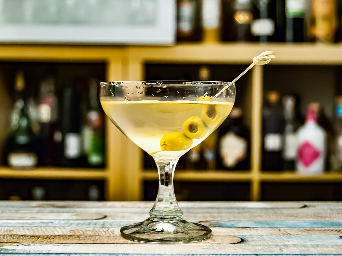 Dirty Martini characterised by the thick olive juice | Image: Trasch