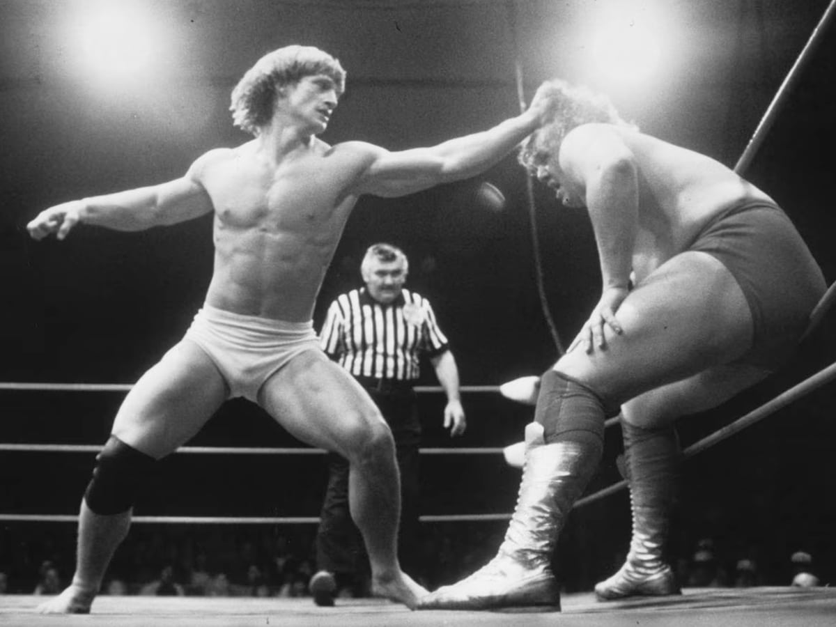 Kevin Von Erich wrestles Terry Gordy, while referee Bronko Lubich watches on (1982) | Image: Dallas News