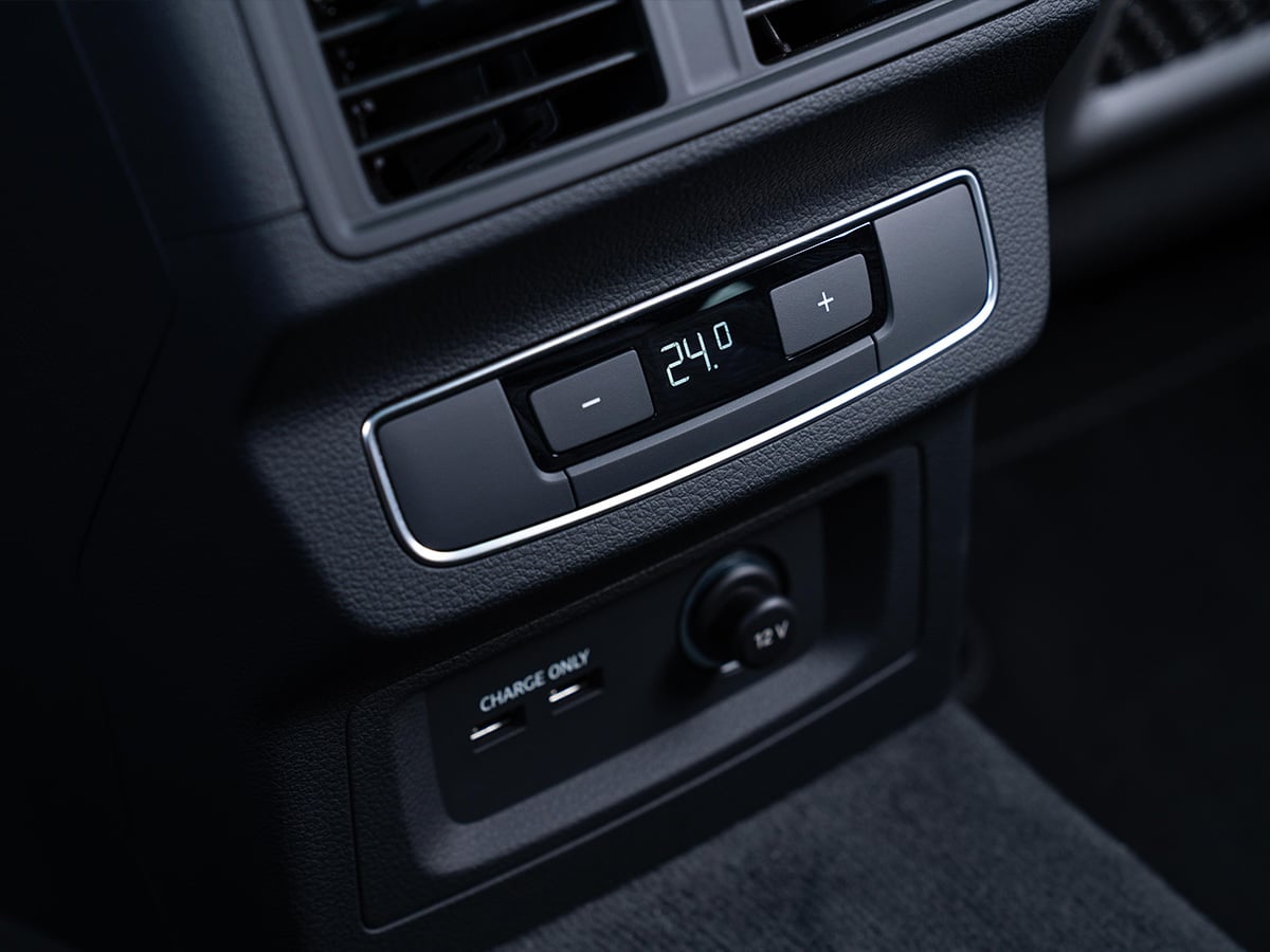 Audi q5 55 tfsi e rear climate