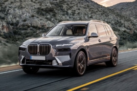 Bmw x7 xdrive40d feature on the road