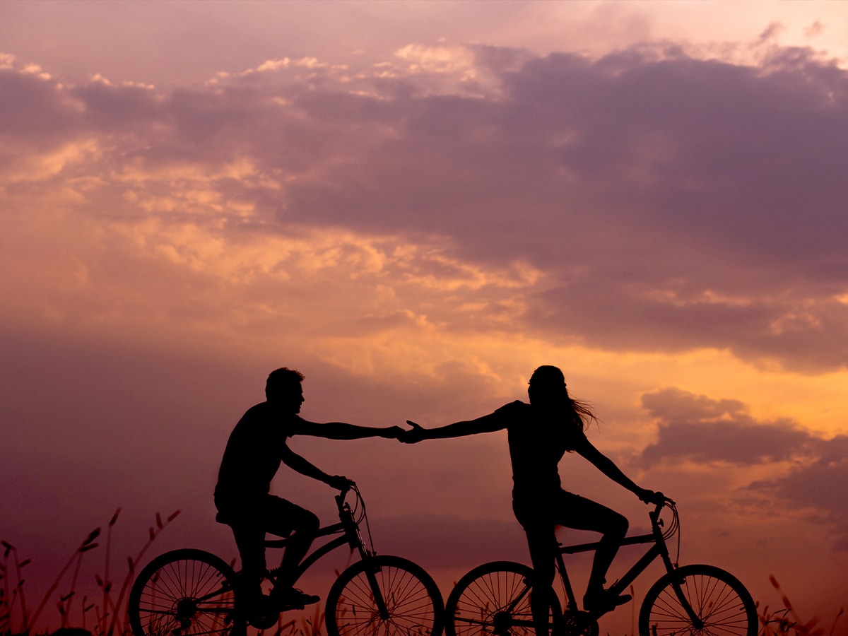 Happy couple cycling together | Image: Everton Vila Asah/Unsplash