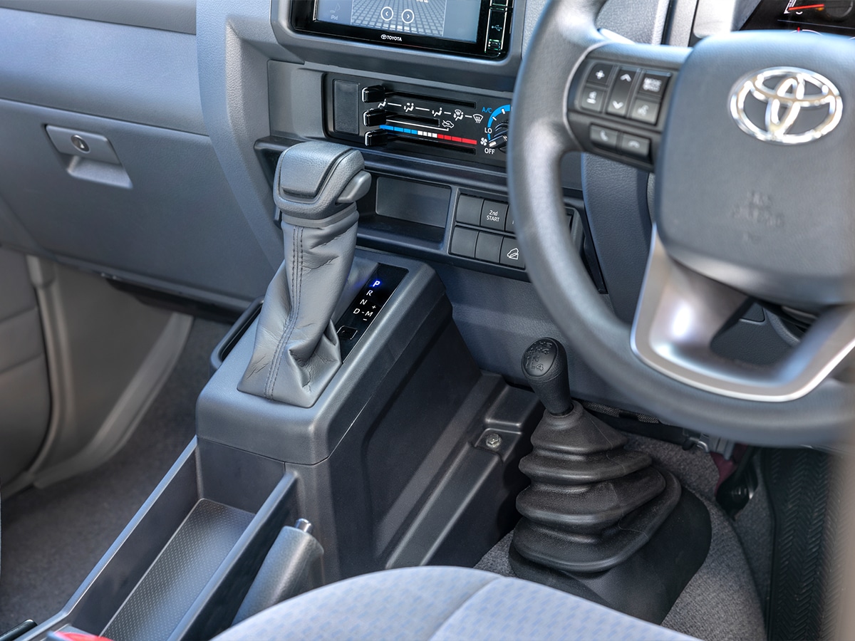 Facelifted toyota landcruiser 70 automatic shifter