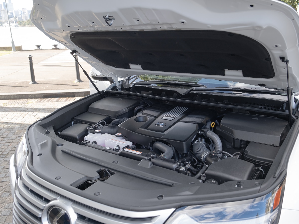 Lexus lx600 engine bay