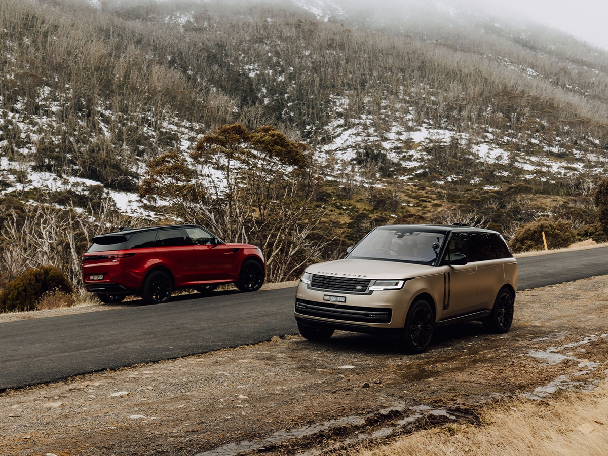 Range rover house thredbo cars on the road with snow