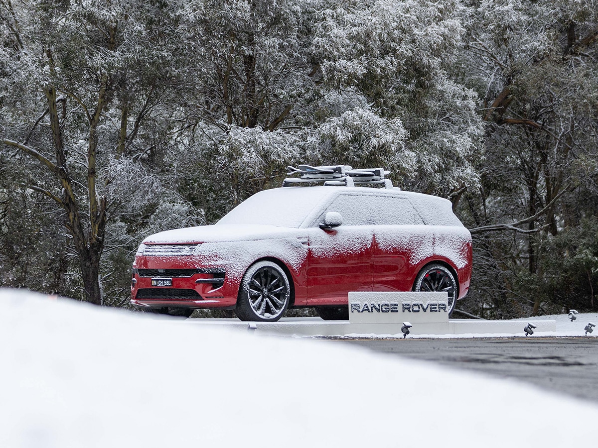 Range rover house thredbo range rover sport in red in the snow