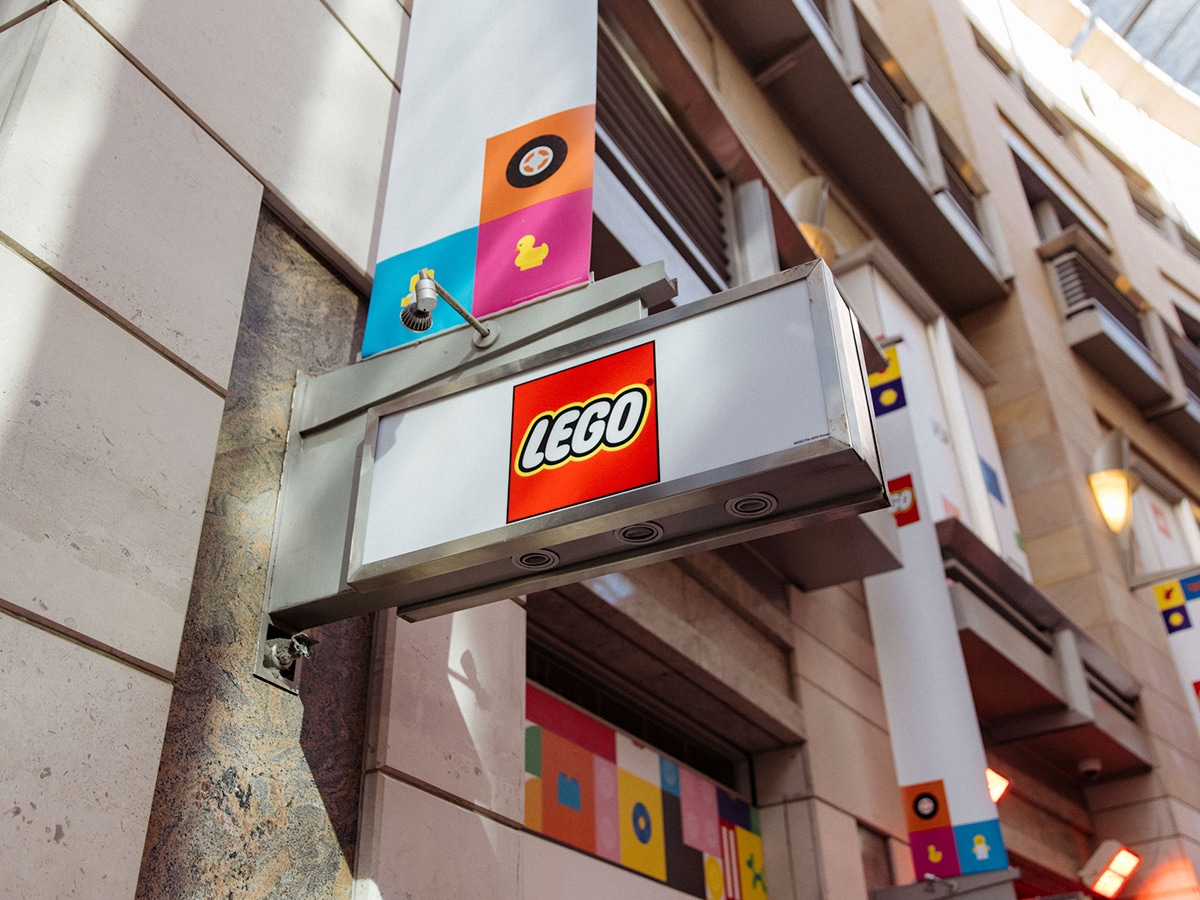 World's Largest Lego Store Opens in London