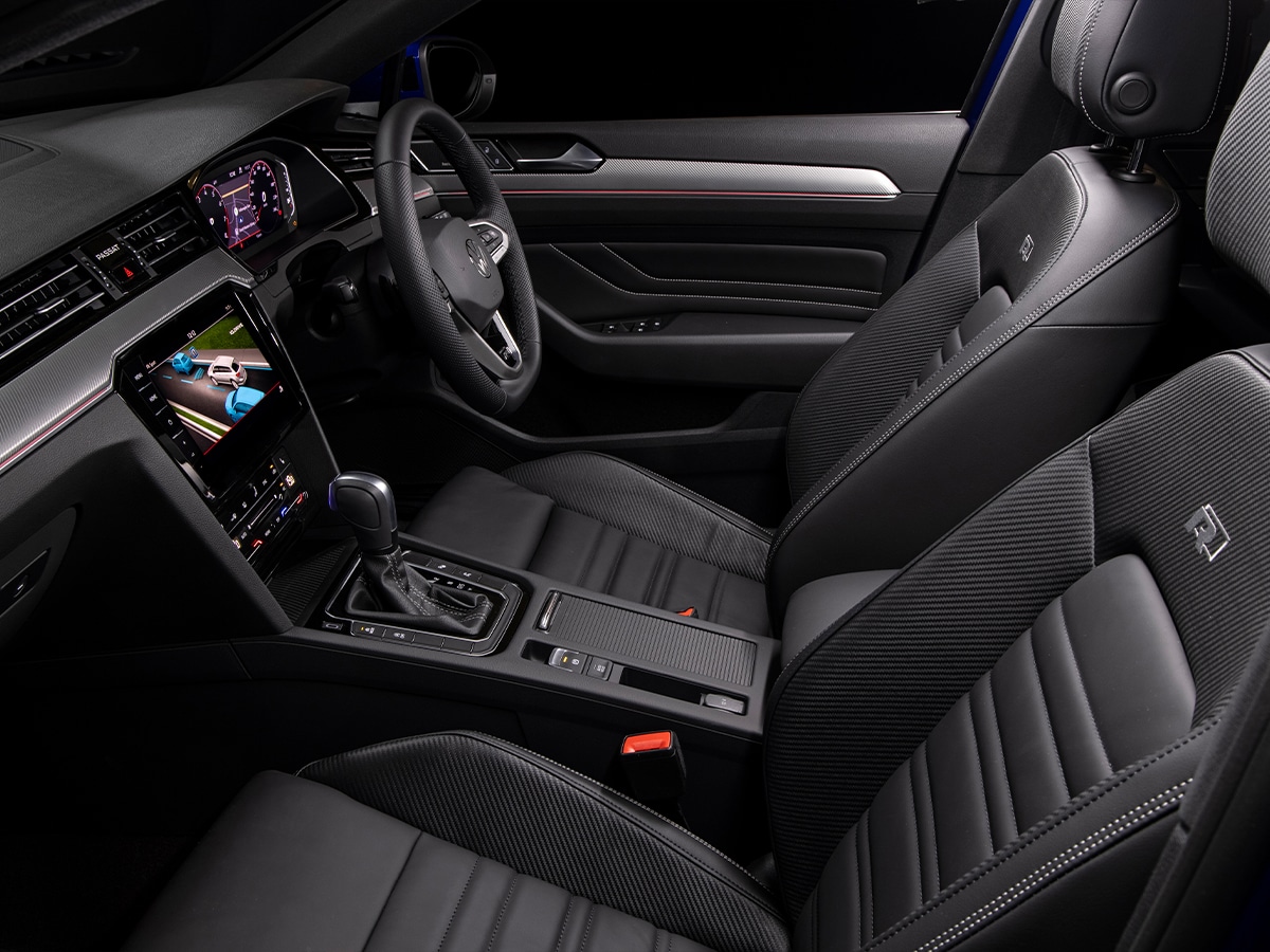 Space inside the front of the volkswagen passat 206tsi r line