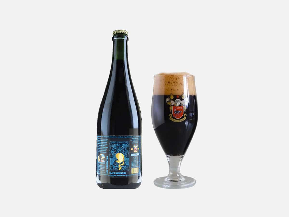 Product image of Struise Black Damnation beer bottle and glass with plain white background