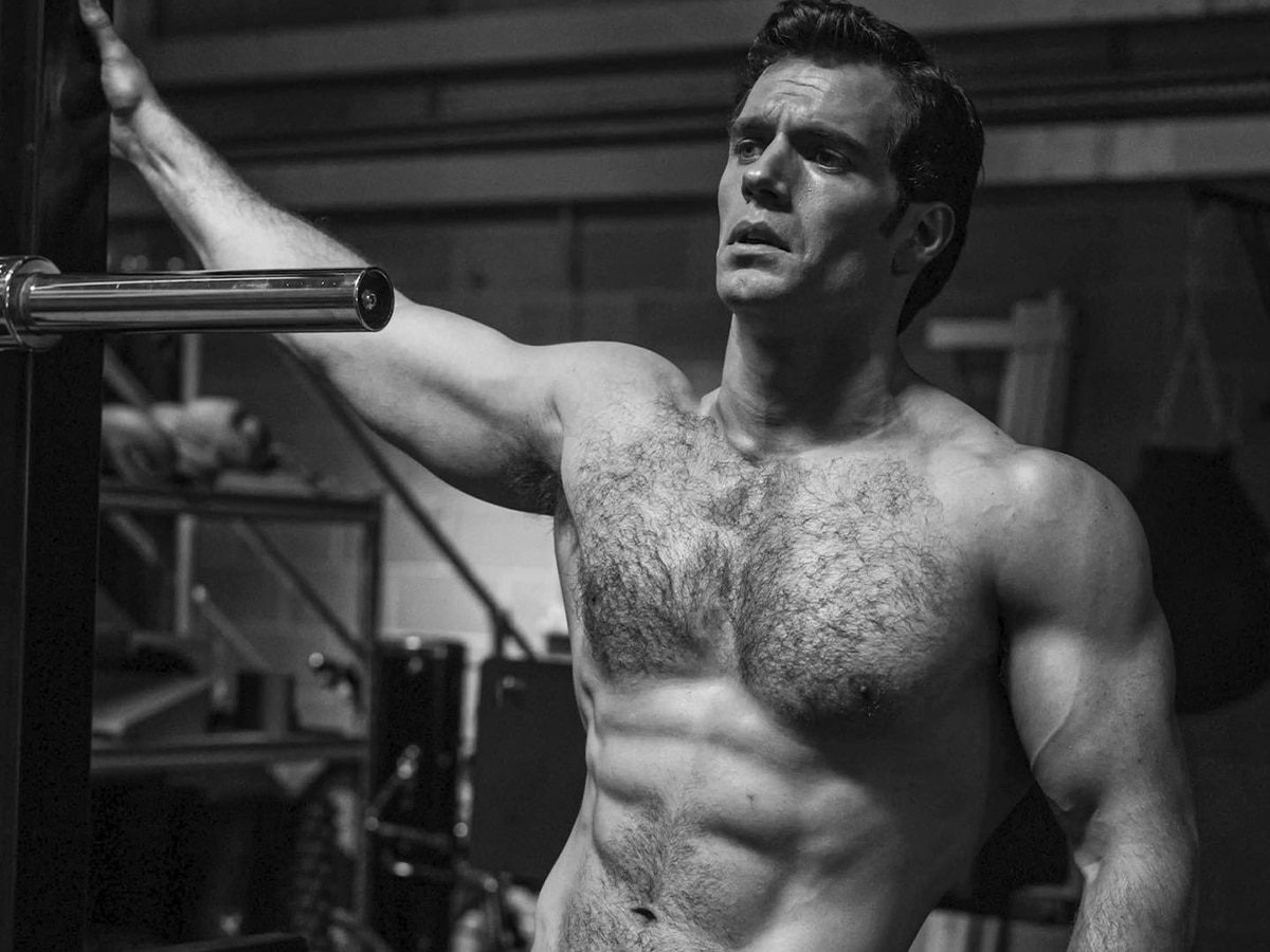 Greyscale shirtless Henry Cavill