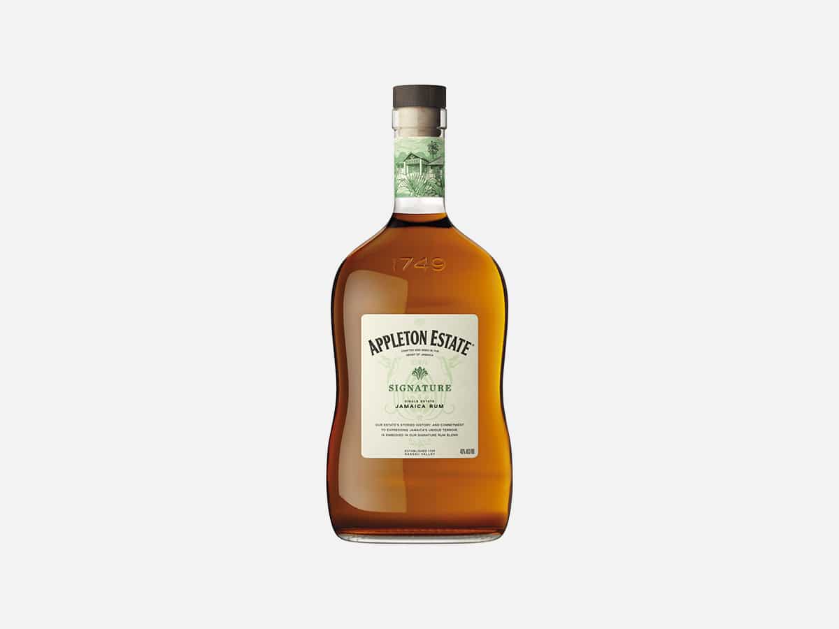 Product image of Appleton Estate Signature Blend Jamaica Rum with a plain white background