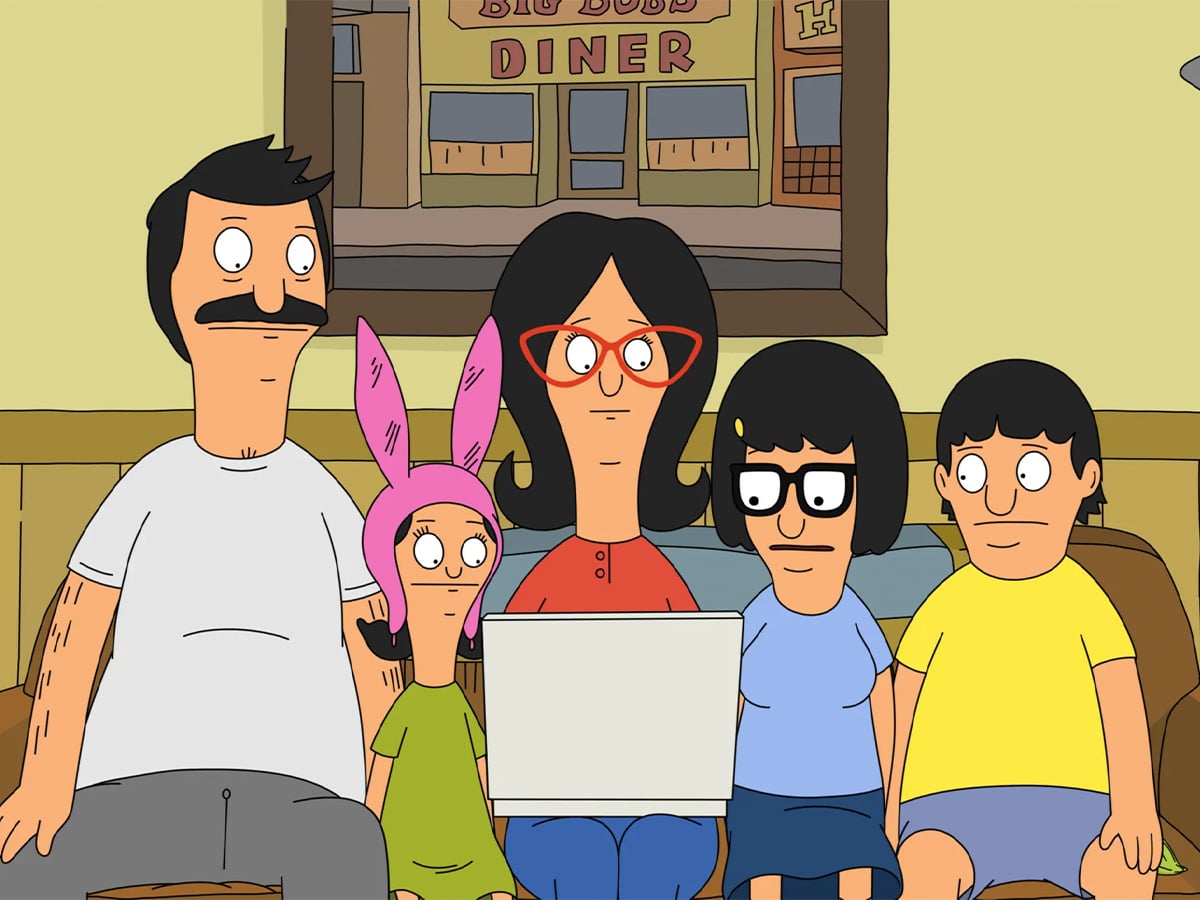 Bob, Louise, Linda, Tina, and Gene Belcher sitting on a couch looking at the laptop on Linda’s lap