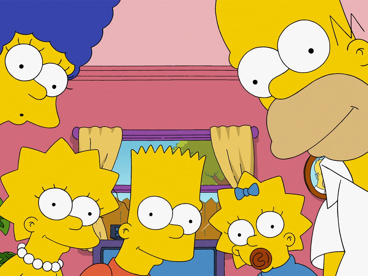 Head on shot of Marge, Lisa, Bart, Maggie and Homer